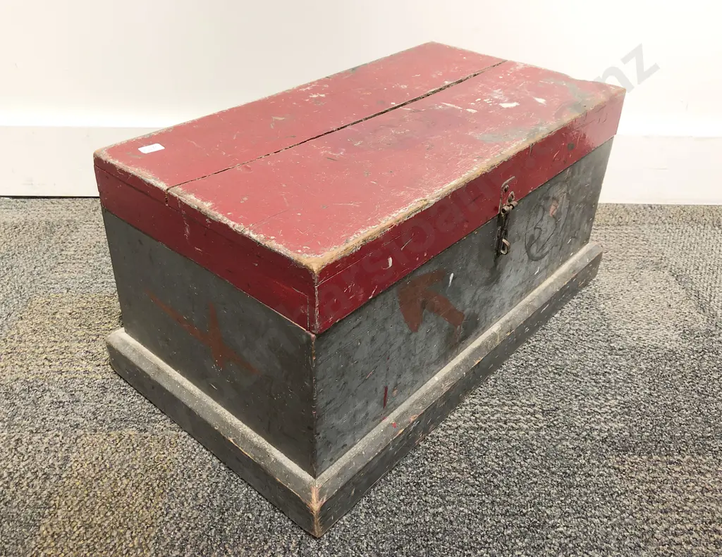 Vintage Tool Chest Image 1++