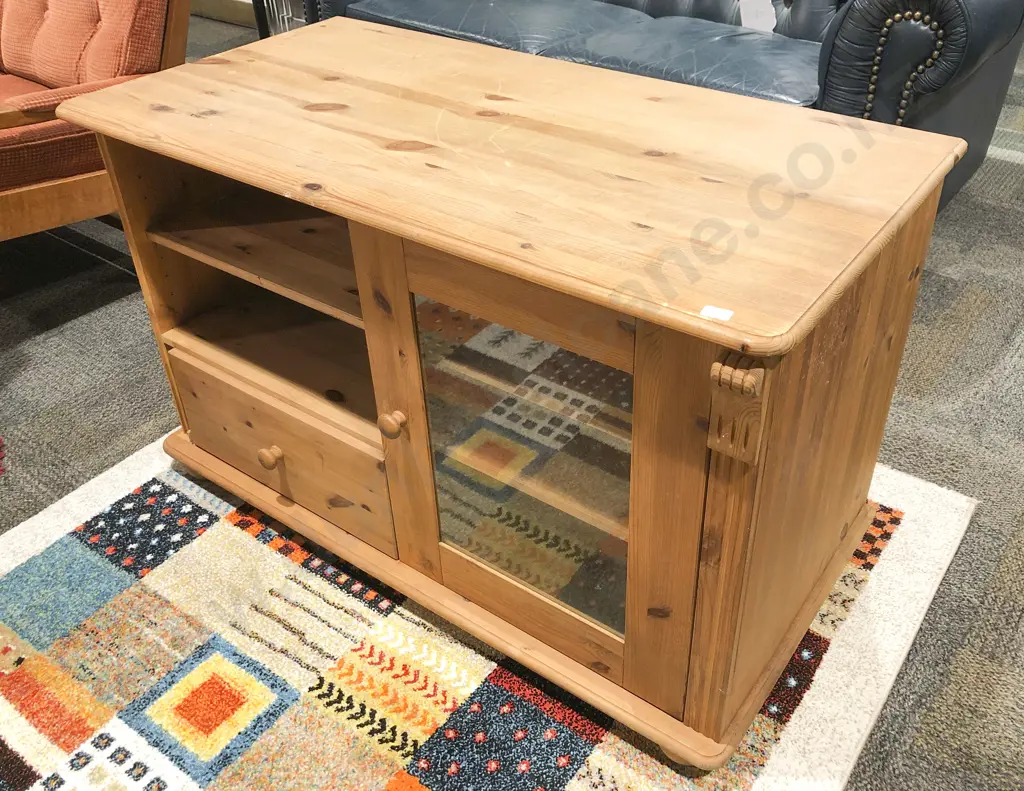 Pine Entertainment Stand Image 1++