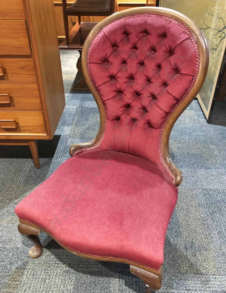 Button Back Nursing Chair Image 1++