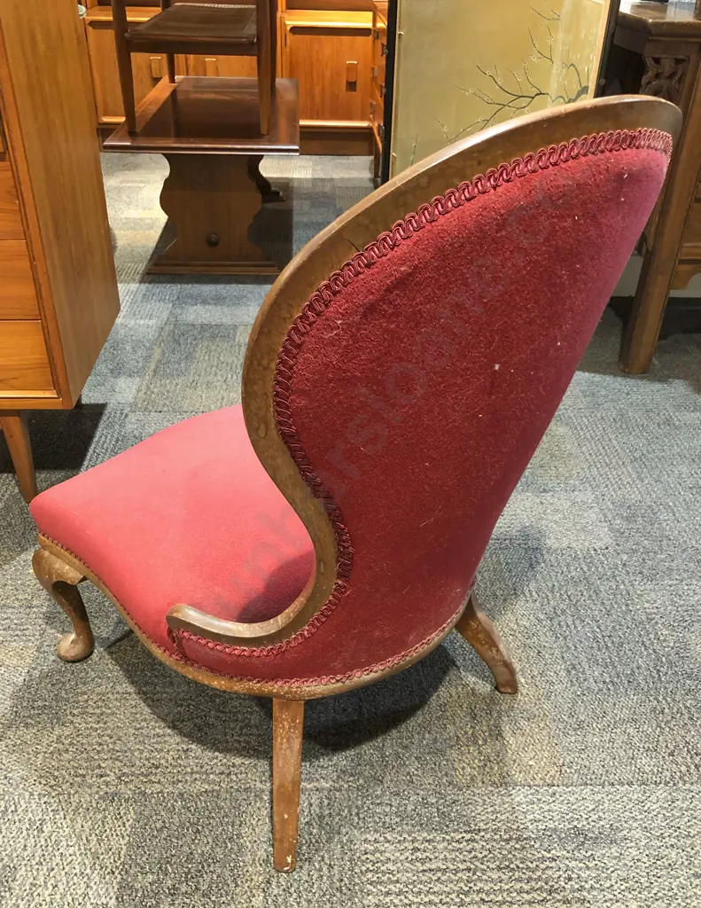 Button Back Nursing Chair Image 1++