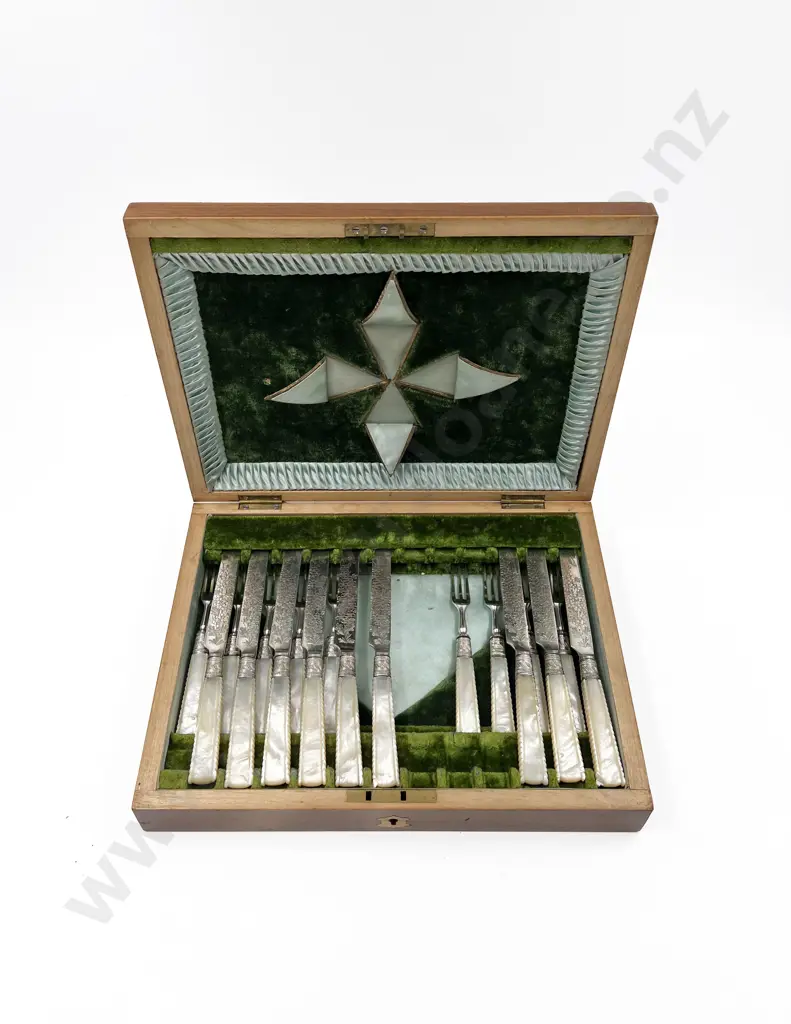 Cased Late Vict MOP Handled Part Dessert Set Image 1++