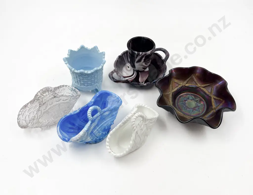 Quantity of Assorted Art Glass Image 1++
