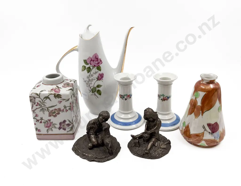 Small Quantity of Assorted China and Ornaments Image 1++
