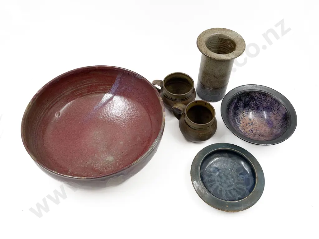 Quantity of Assorted Pottery Image 1++