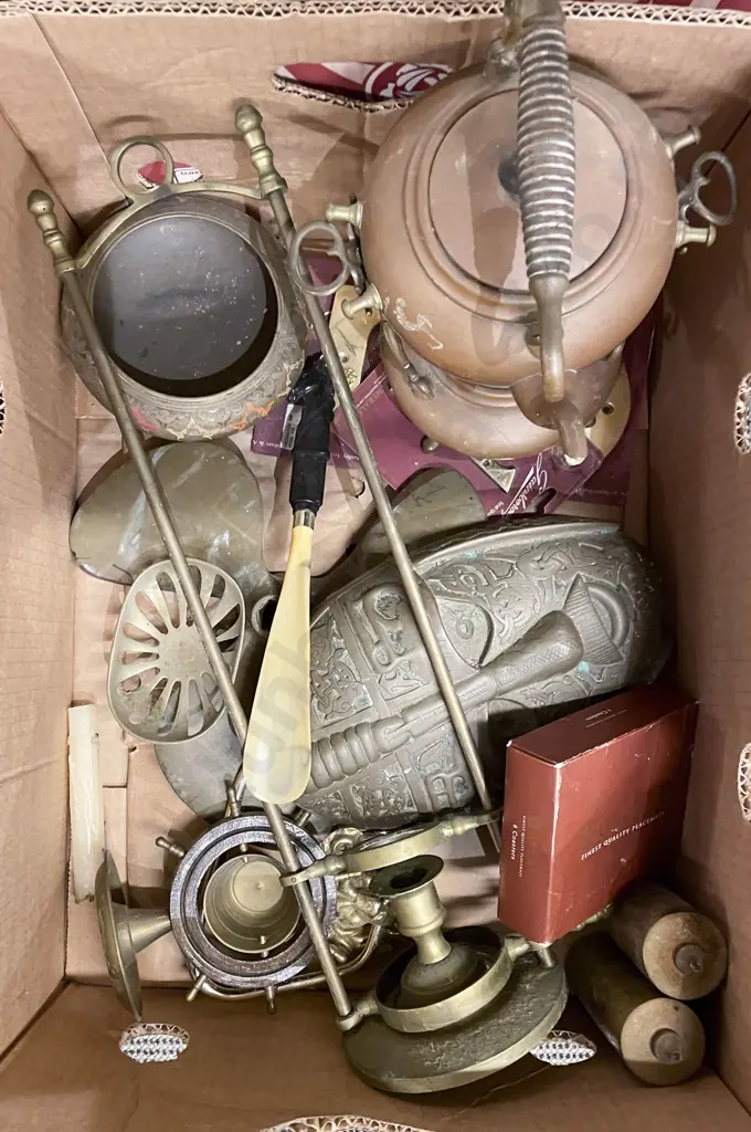 Quantity of Assorted Metal Ware etc Image 1++