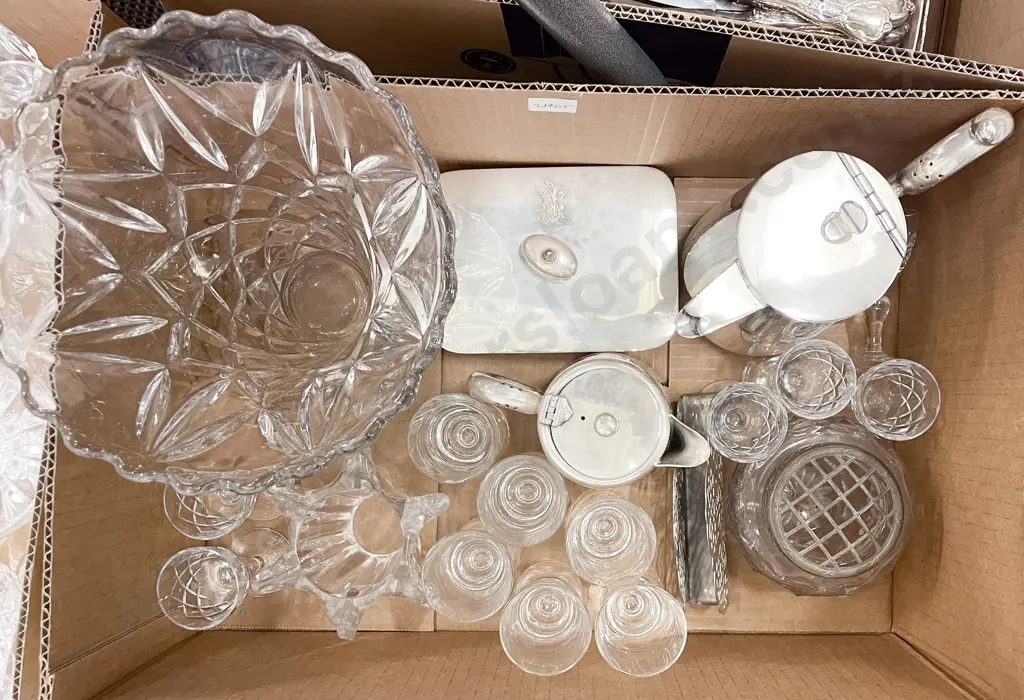 Quantity of Assorted Crystal and Glass Ware including S/P Image 1++