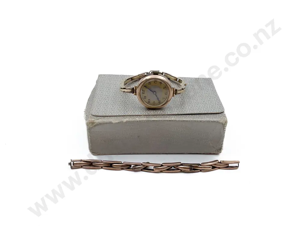 9ct Gold Ladies Wristwatch with Associated Strap Image 1++
