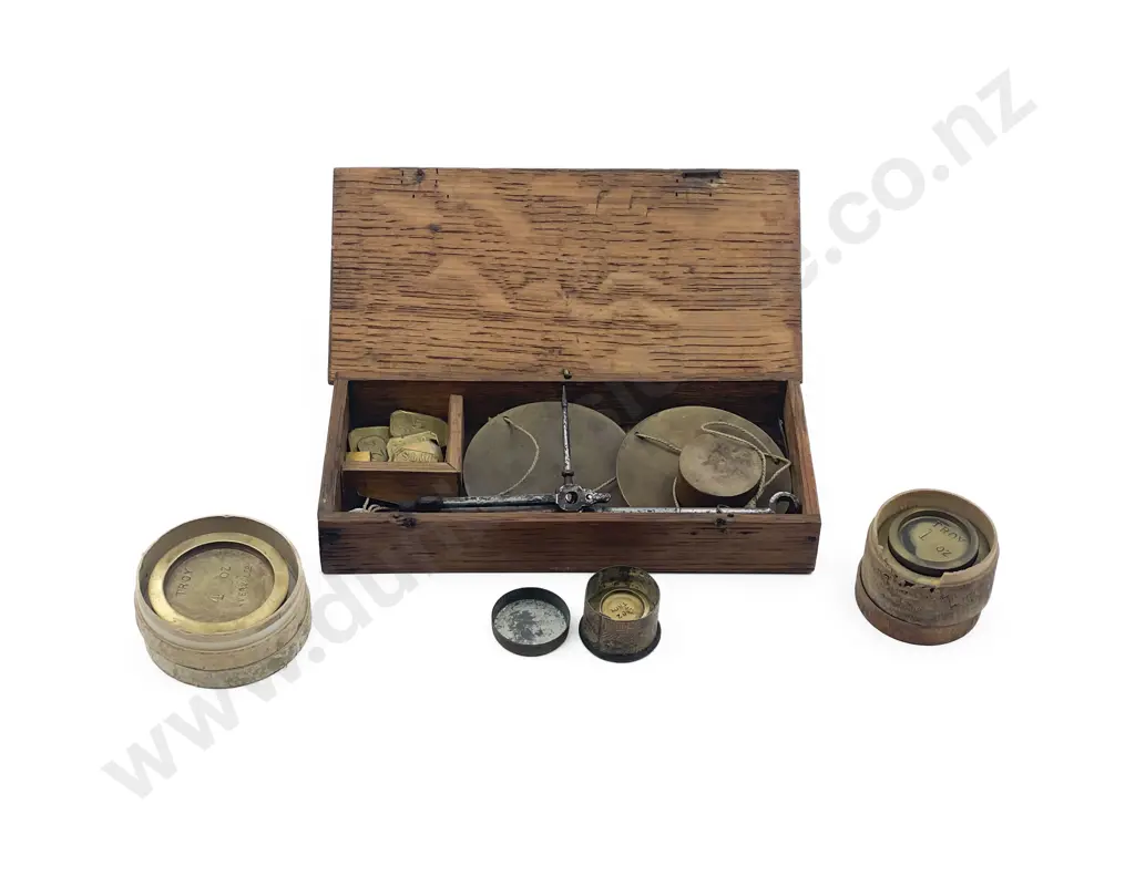 Small Balance Scale and Assorted Weights in Case Image 1++