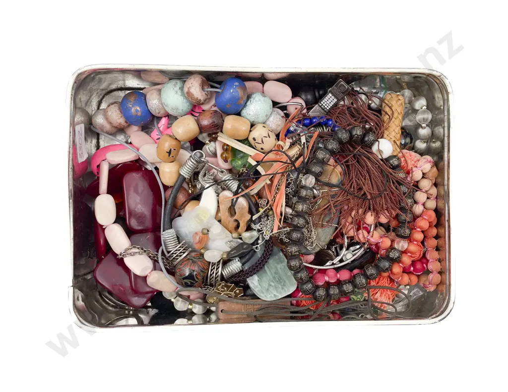 Quantity of Assorted Costume Jewellery Image 1++