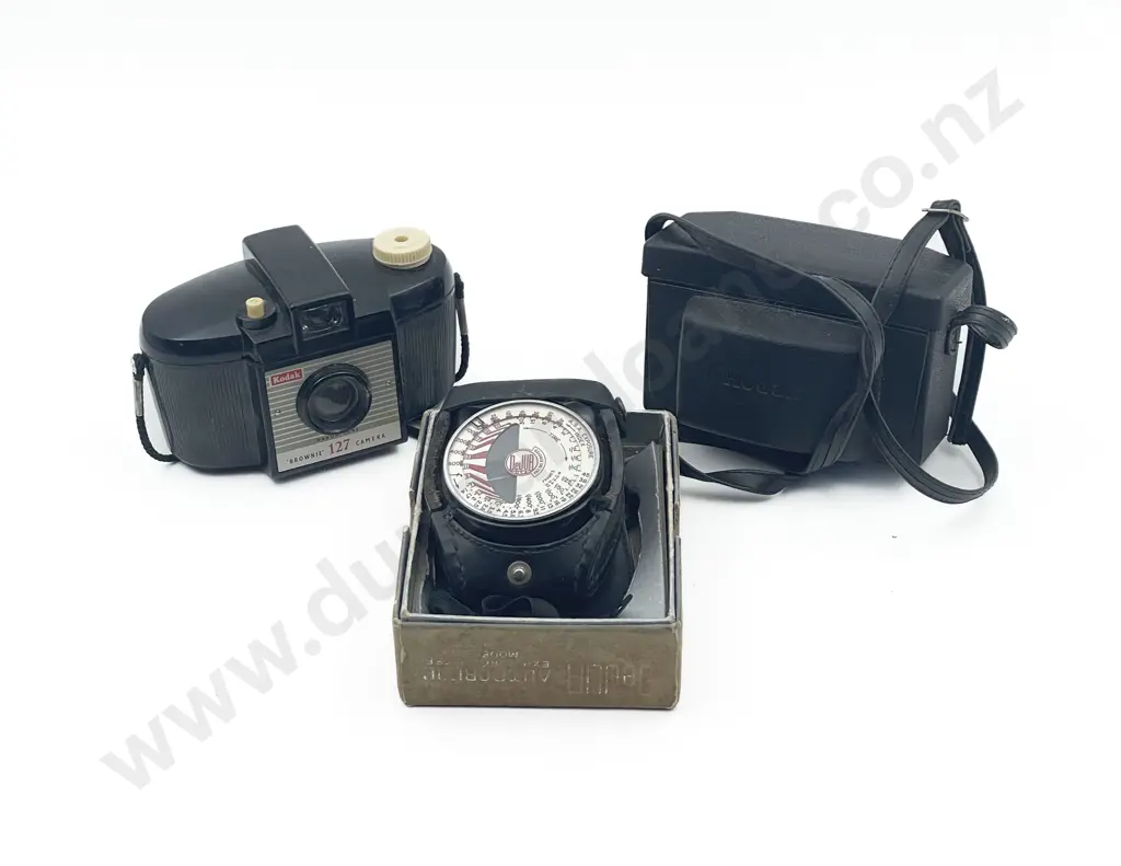 Two Vintage Kodak Cameras Image 1++