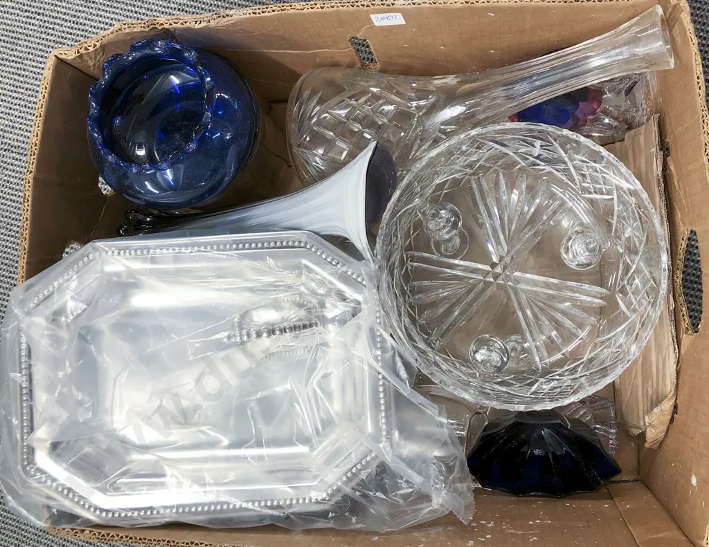Box of Assorted Crystal and Glass Ware etc Image 1++