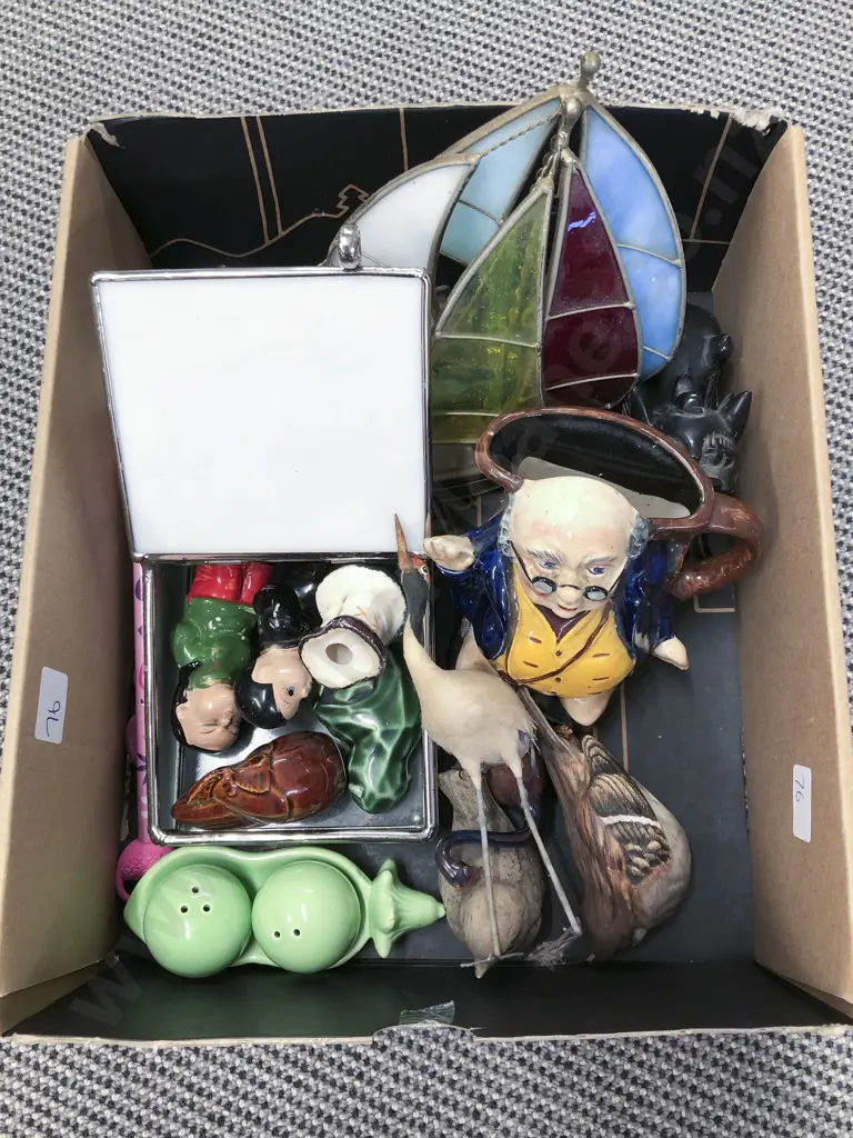 Box of Assorted Ornaments etc Image 1++