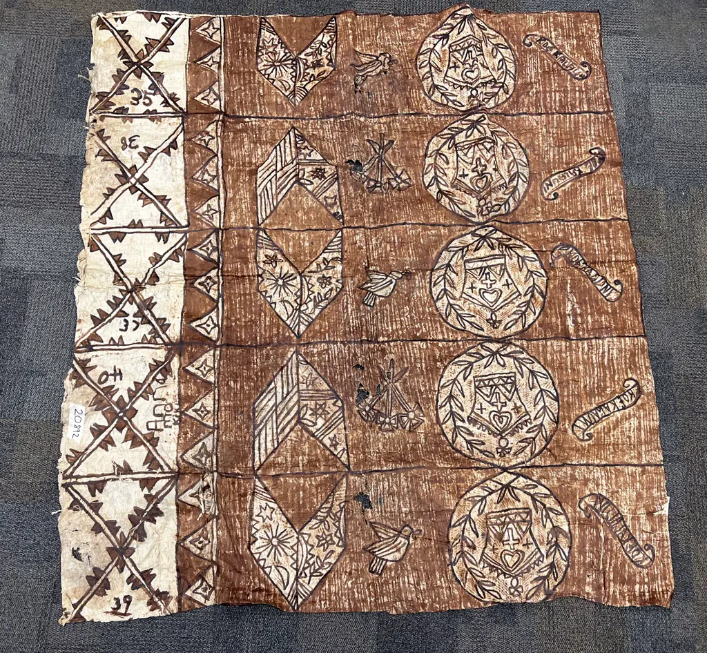 Large Tapa Cloth Image 1++