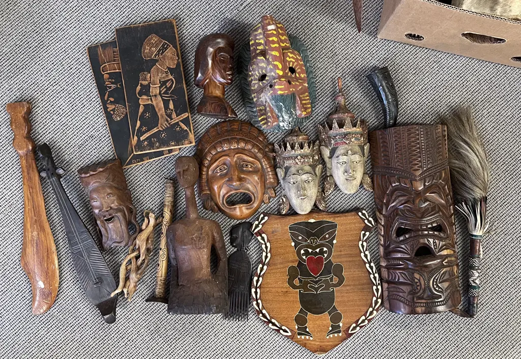 Quantity of Assorted Tourist Ware Including Hawaiian Tiki etc Image 1++