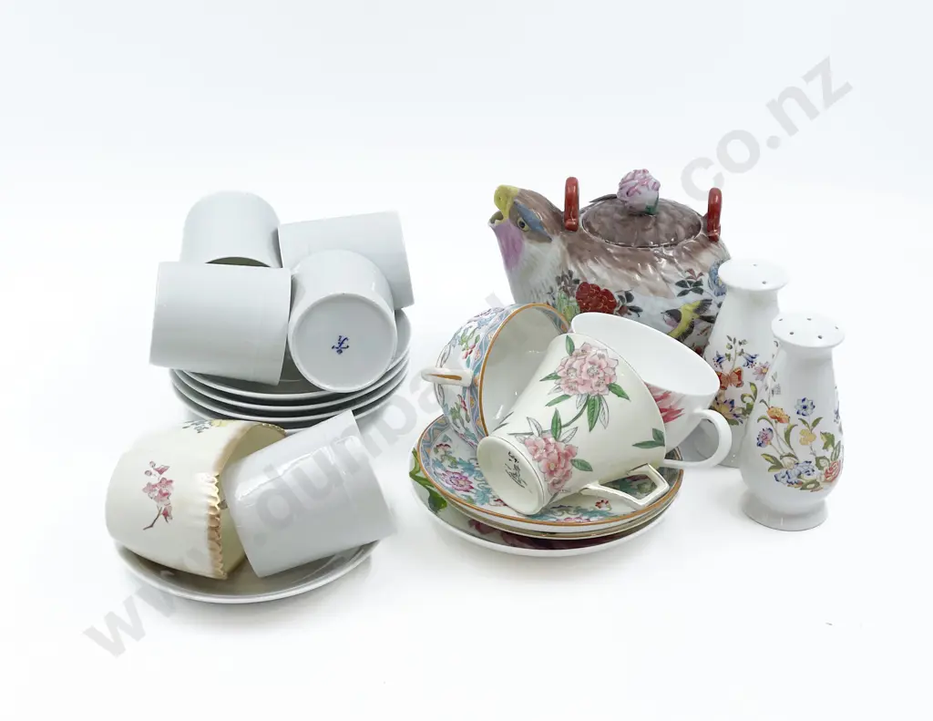Quantity of Assorted Fancy China Image 1++