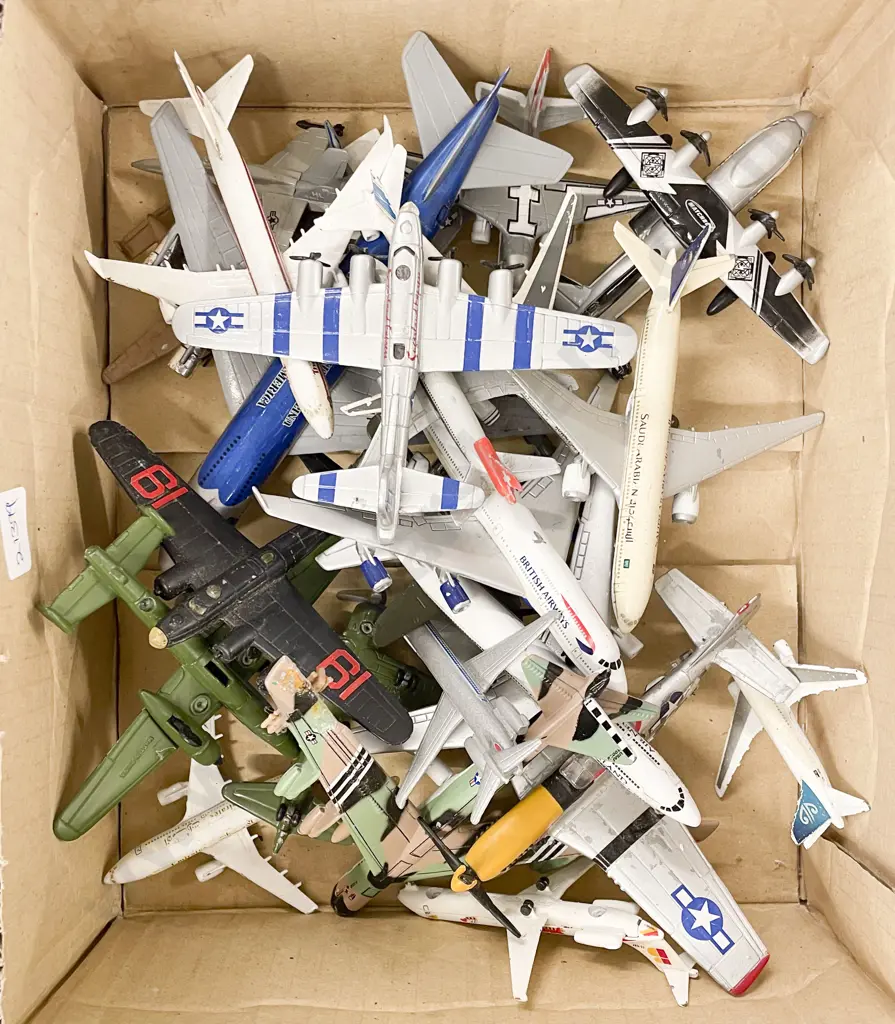 Quantity of Assorted Loose Model Planes Image 1++