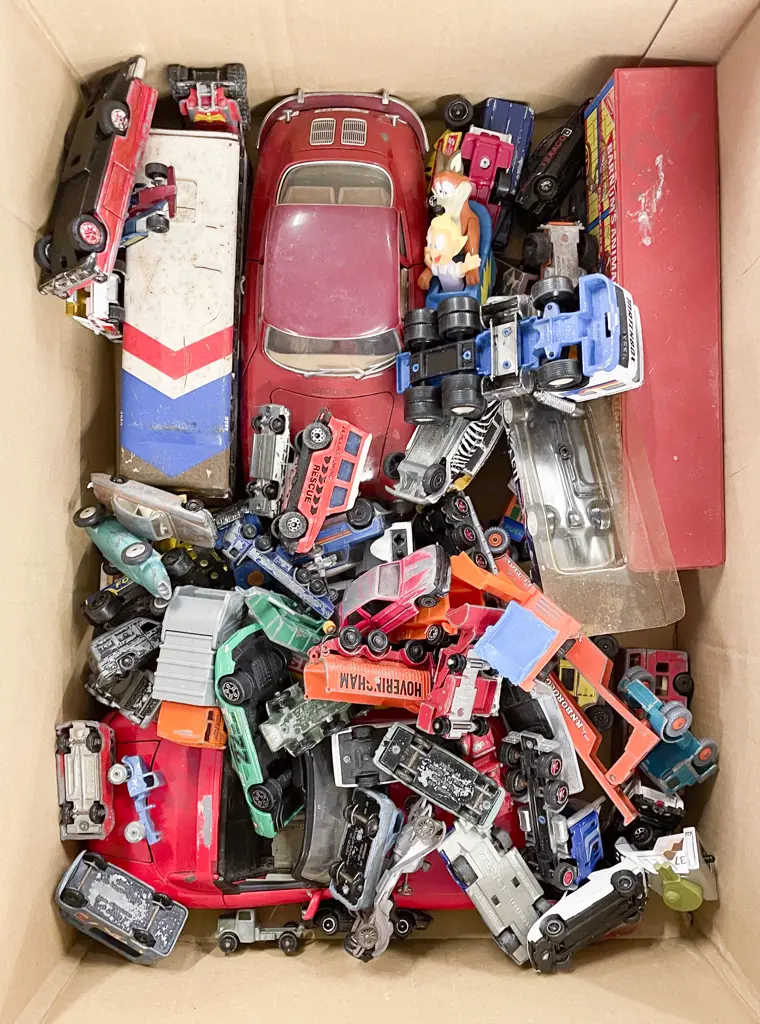 Boxed Quantity of Assorted Loose Toy Cars etc Image 1++