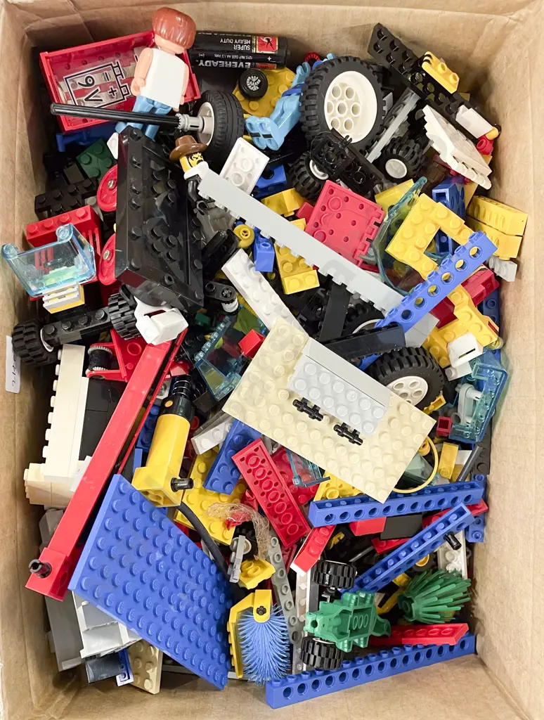 Quantity of Assorted Lego Image 1++