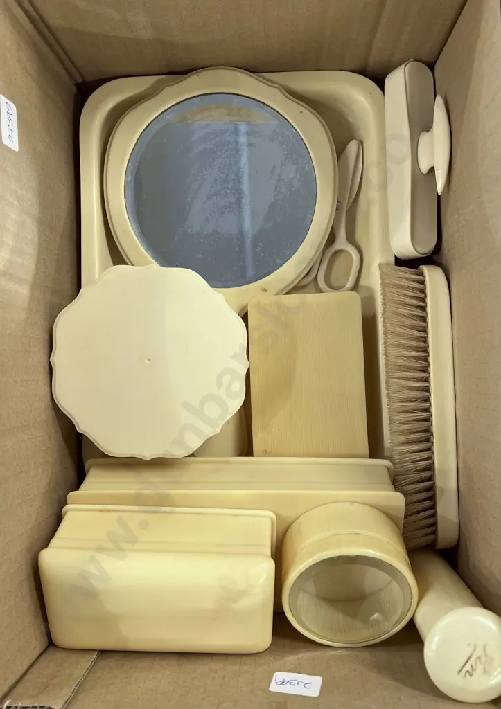 Box of Assorted Bakelite Vanity Items Image 1++