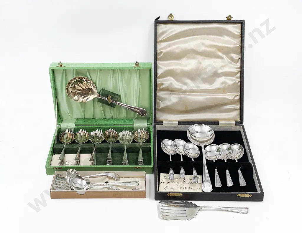 Quantity of Assorted Boxed Cutlery etc Image 1++