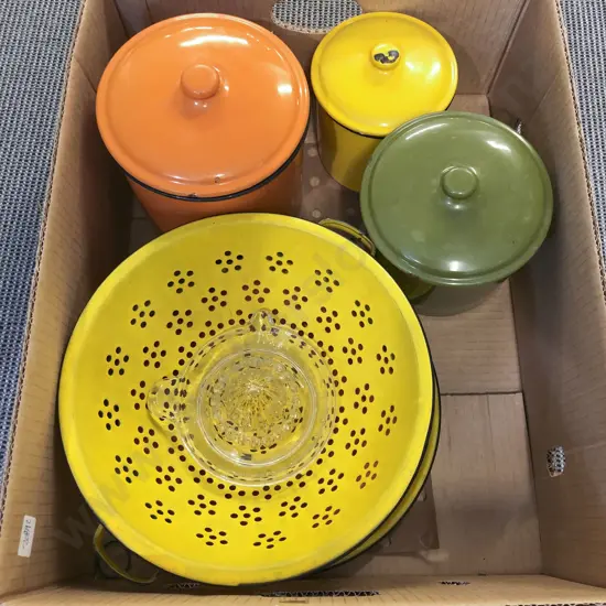 Quantity of Assorted Vintage Enamel etc
