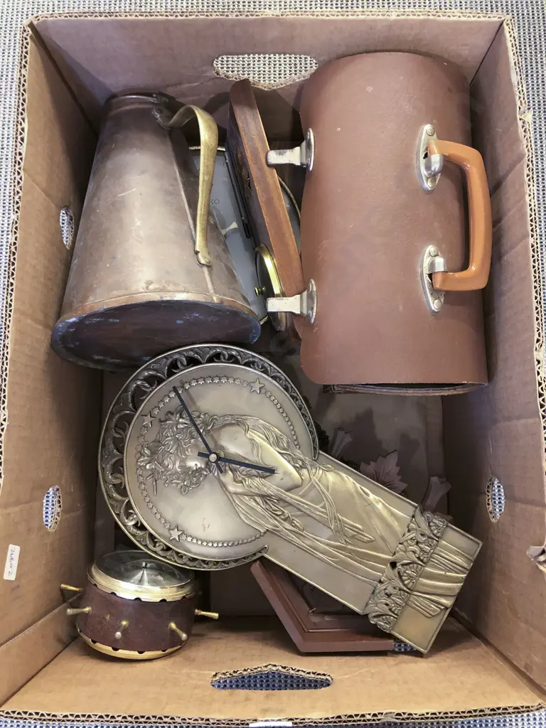 Box Quantity of Metal Ware and Assorted Image 1++