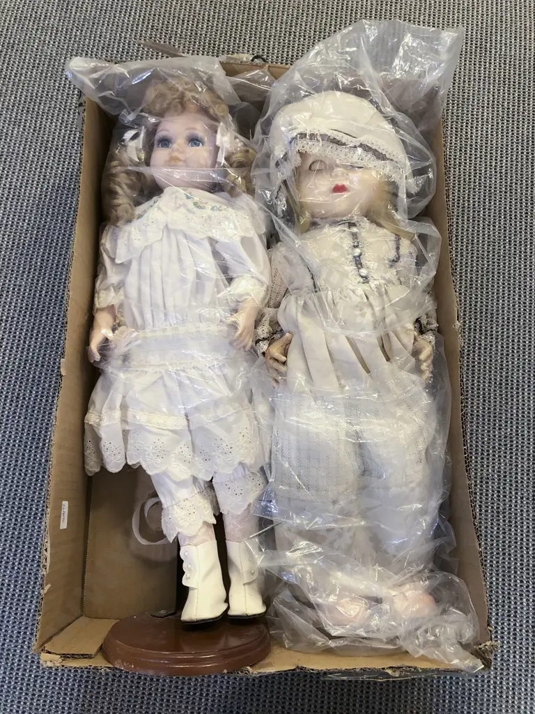 Two Vintage Dolls Image 1++