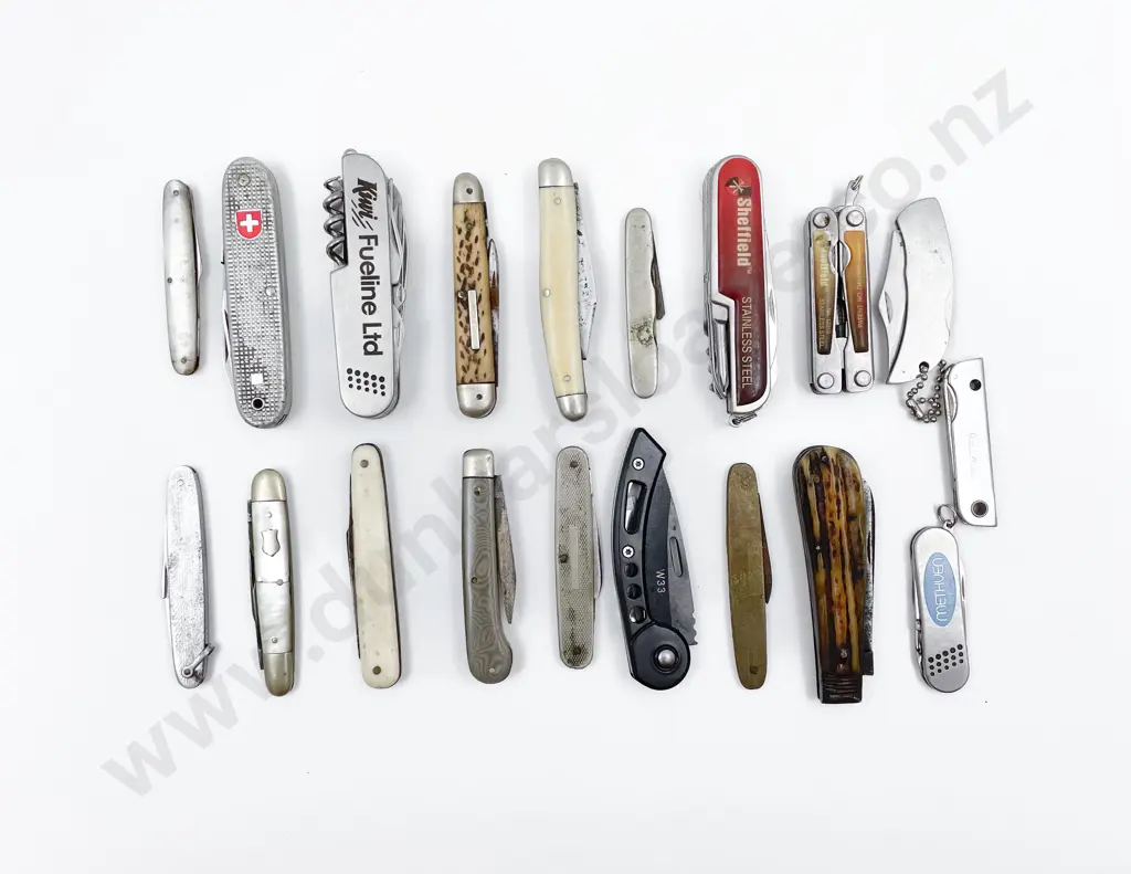 Quantity of Assorted Pocket Knives etc Image 1++