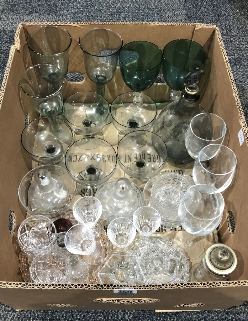 Quantity of Assorted Glass Ware Image 1++