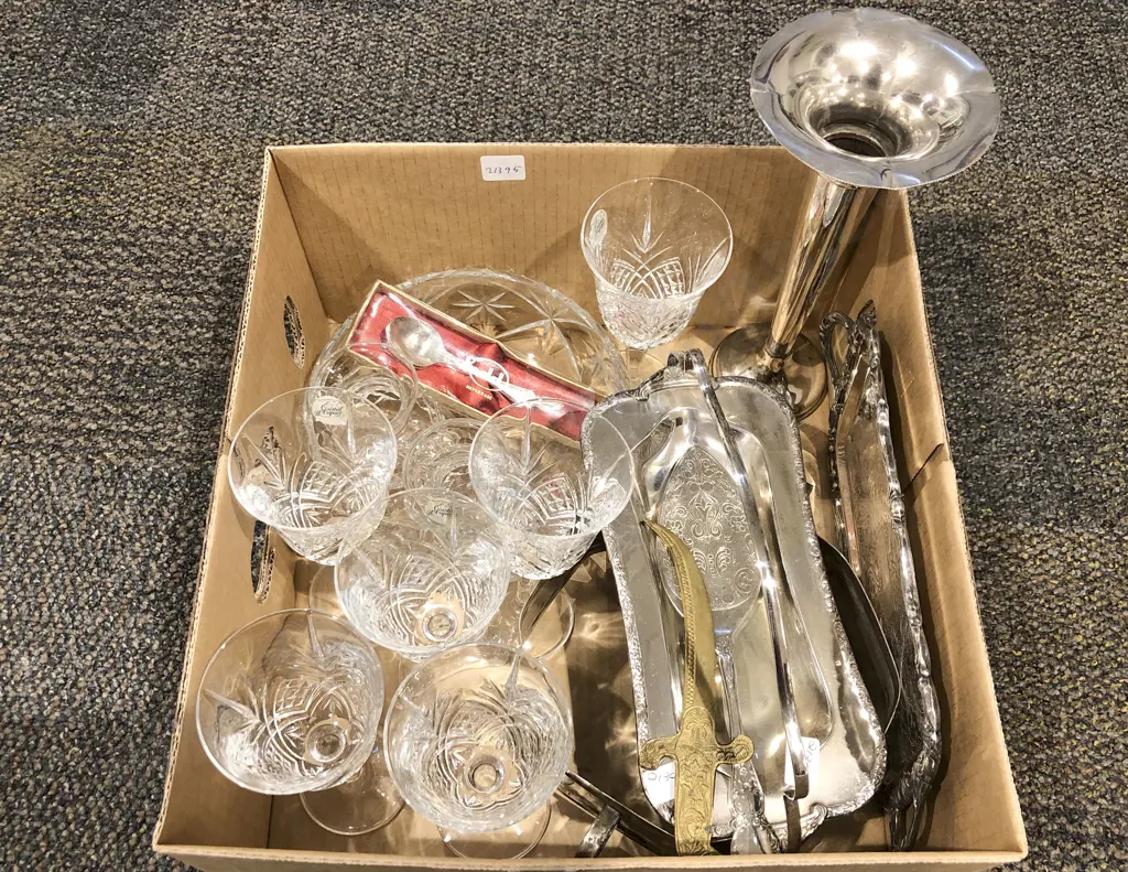Quantity of Assorted S/P and Glass Ware etc Image 1++
