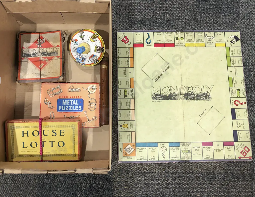 Box of Assorted Vintage Games etc Image 1++