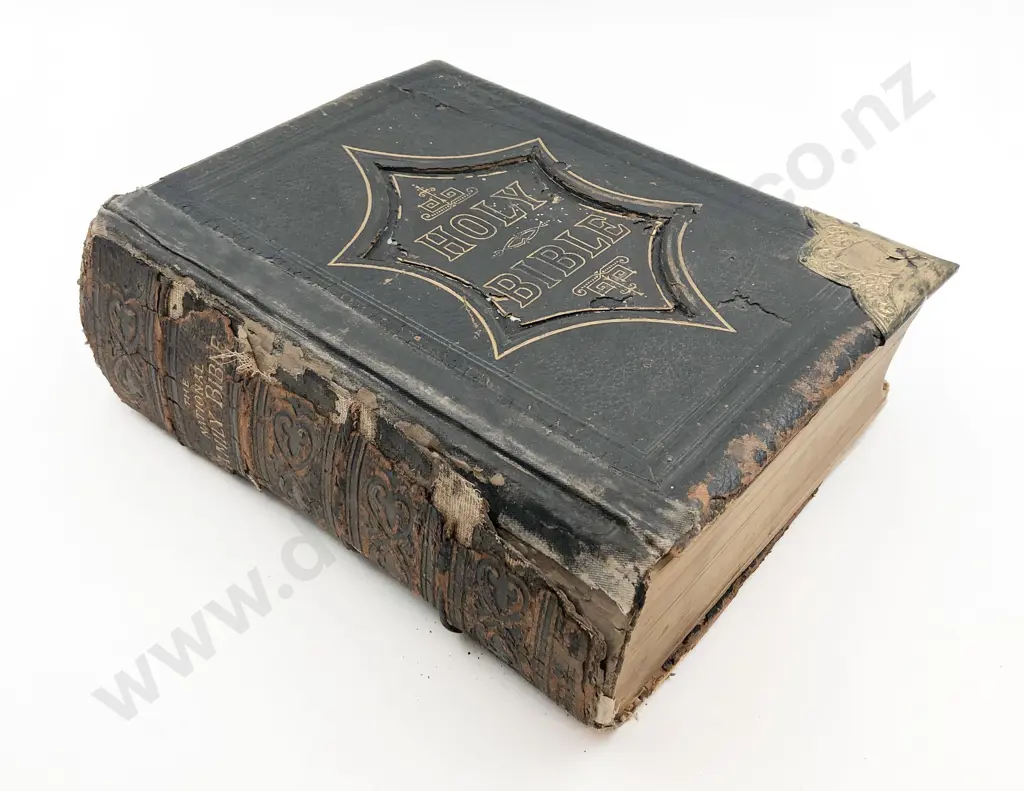 Large Vintage Holy Bible Image 1++