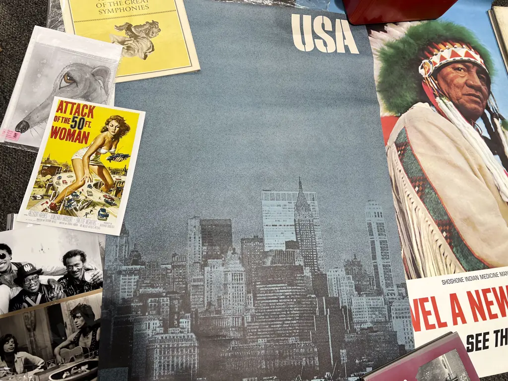 Quantity of Assorted Loose Posters and Photographs Image 1++