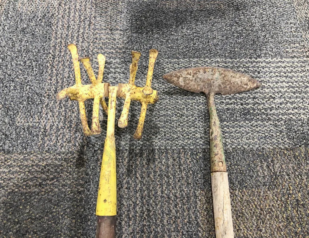 Two Vintage Garden Tools Image 1++