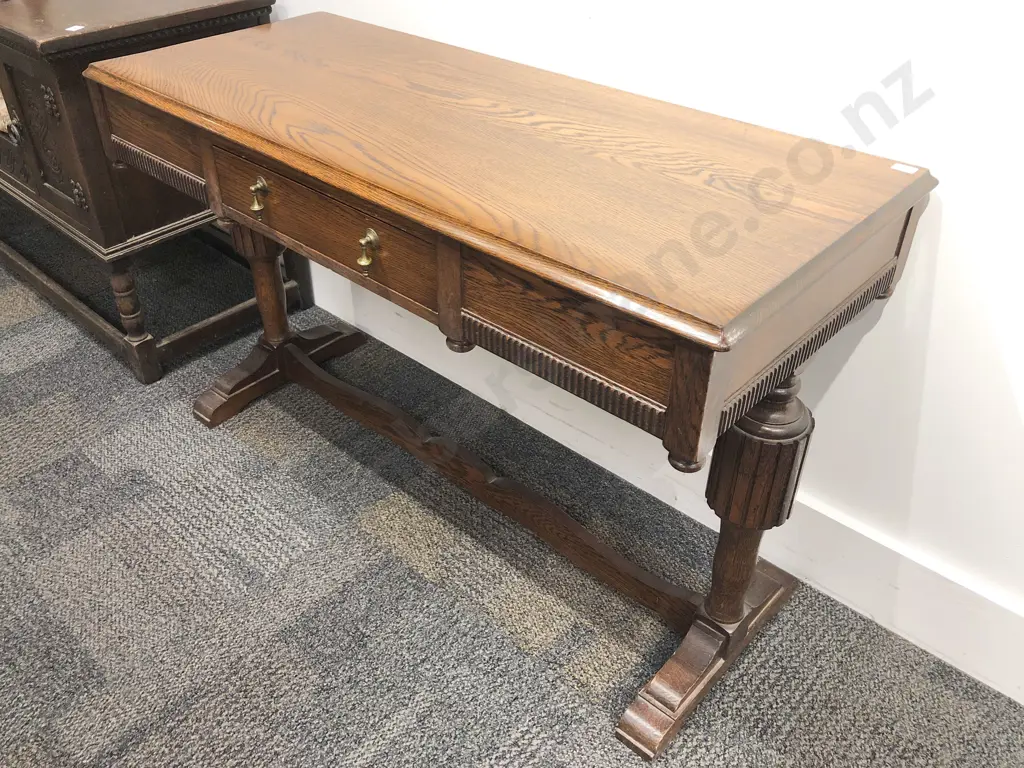 Low Oak Hall Table Image 1++