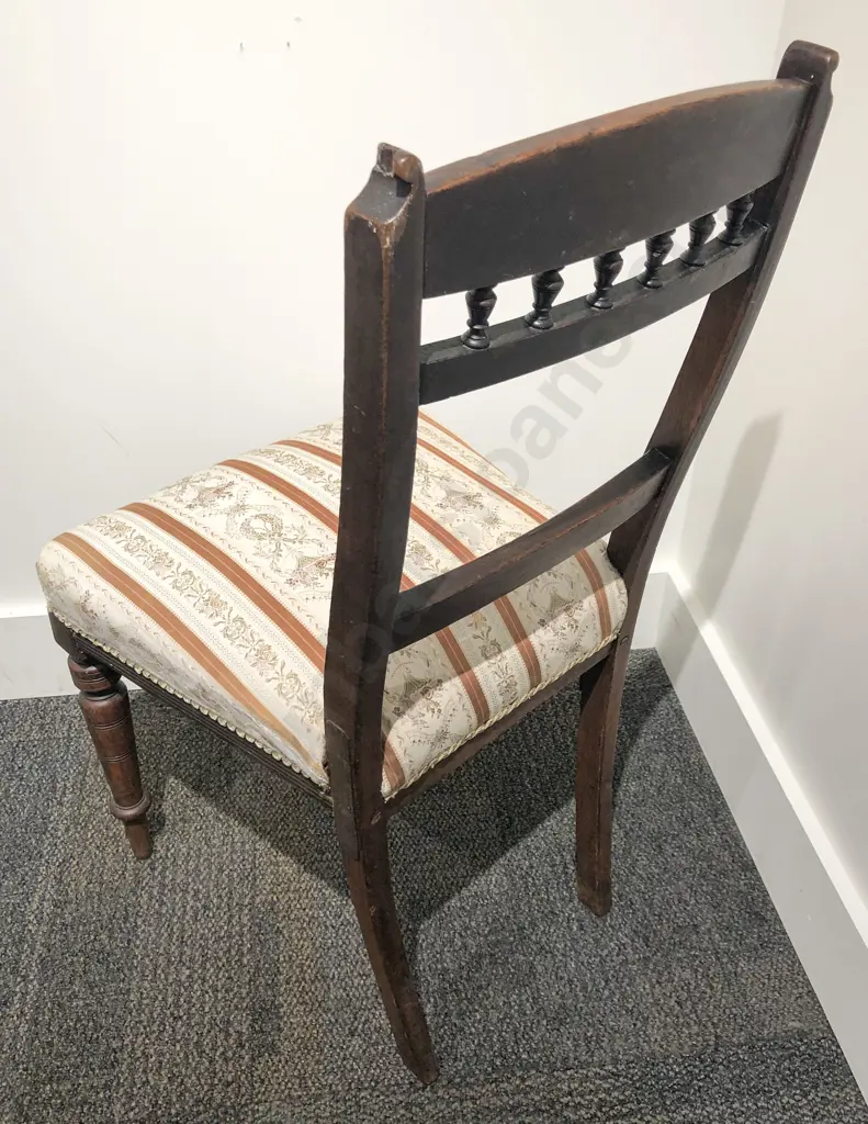 Mahogany Single Chair Image 1++