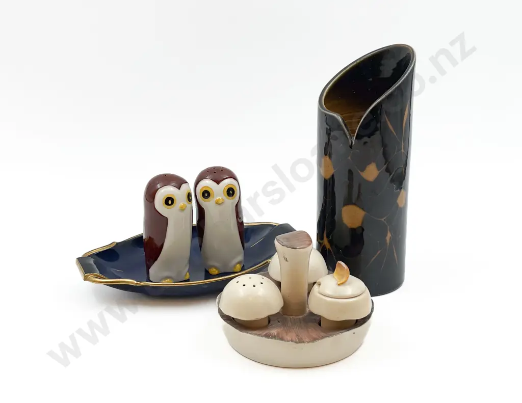 Poole Pottery Vase and Assorted Carlton Ware Image 1++