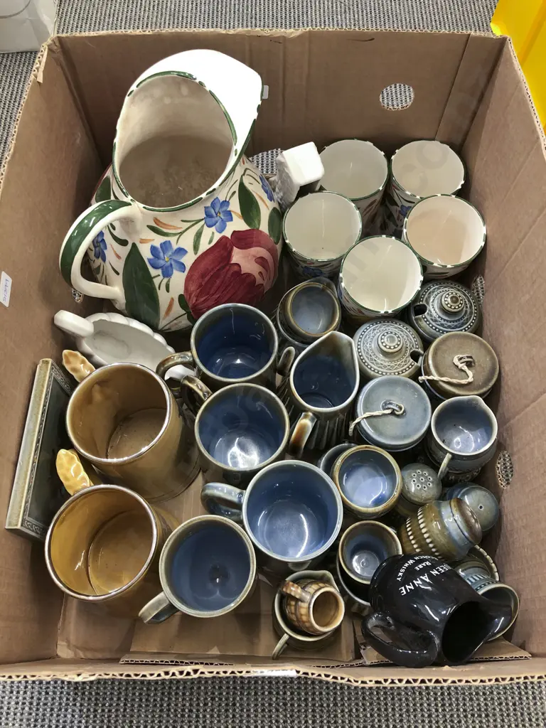 Box of Assorted Wade China etc Image 1++