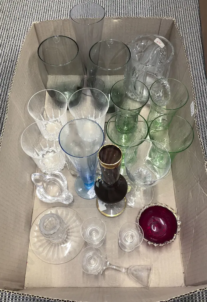 Box of Assorted Glassware Image 1++