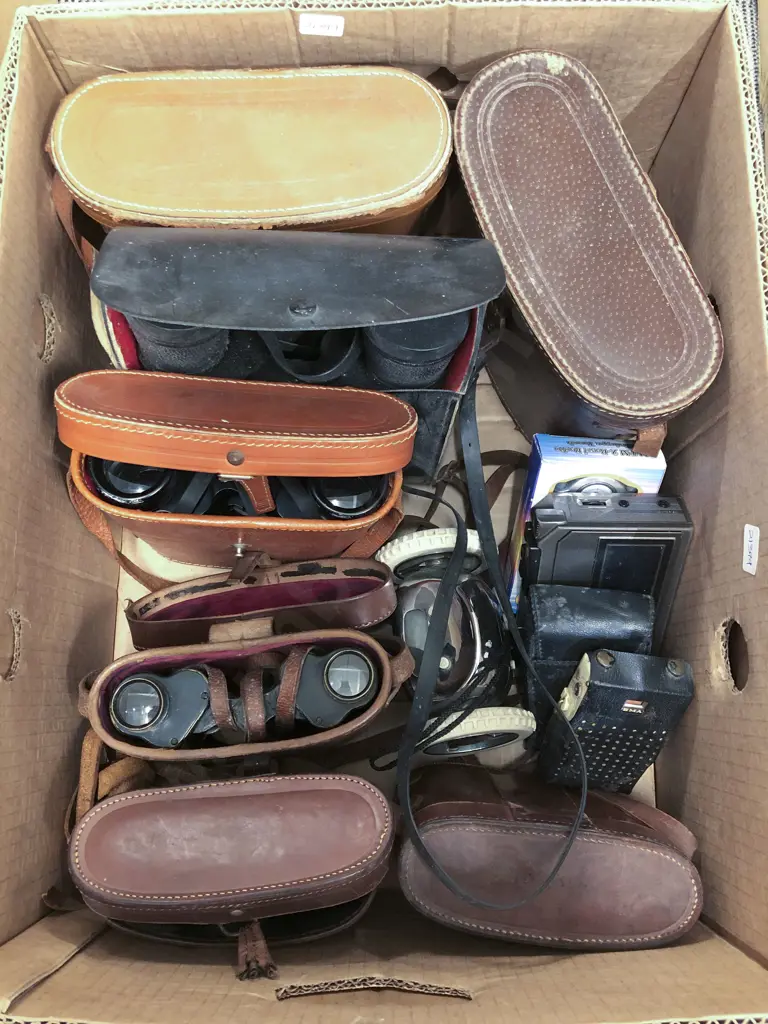 Box of Assorted Vintage Binoculars etc Image 1++