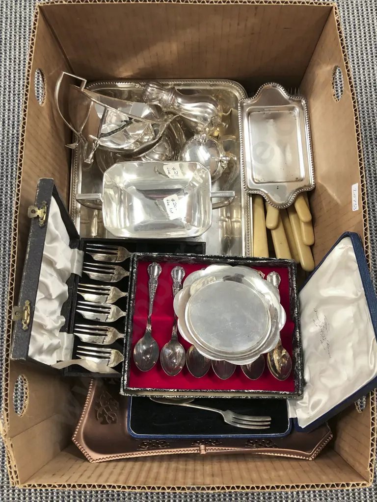 Box of Assorted S/P Together with Boxed and Loose Cutlery Image 1++