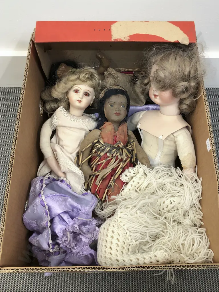 Box of Assorted Vintage Dolls Image 1++