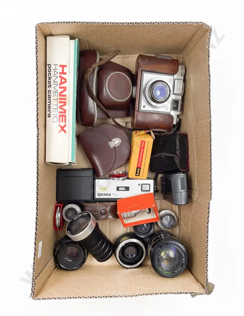 Box of Assorted Vintage Camera Accessories etc Image 1++
