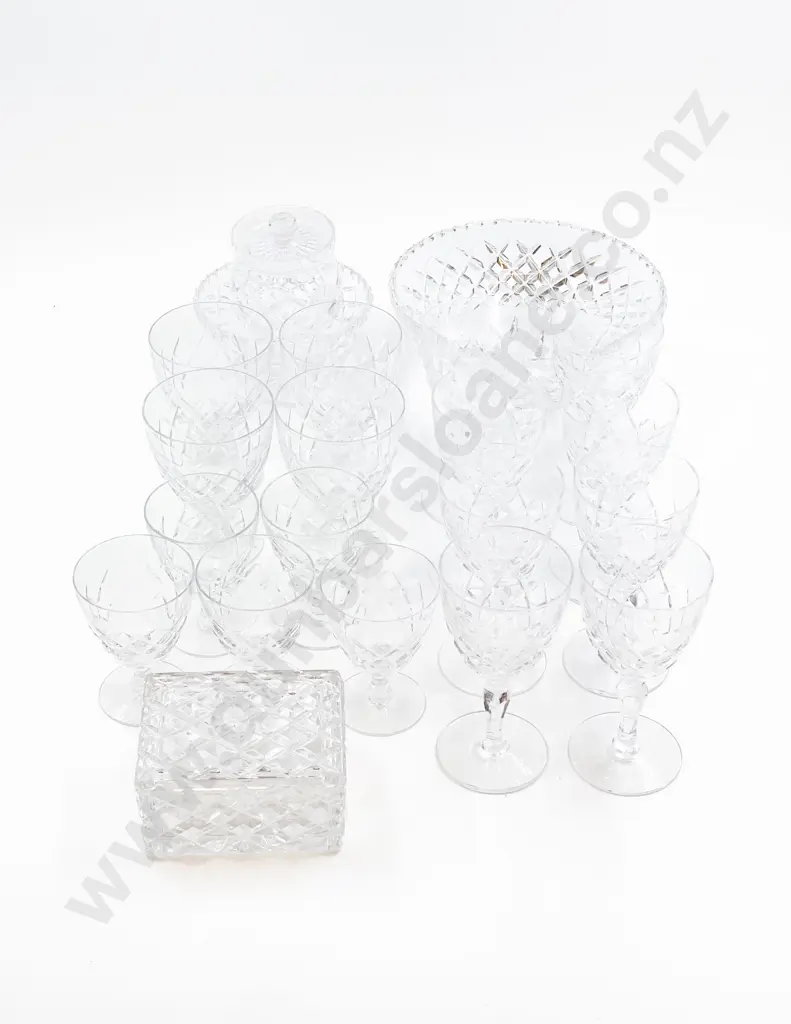 Quantity of Assorted Crystal Image 1++