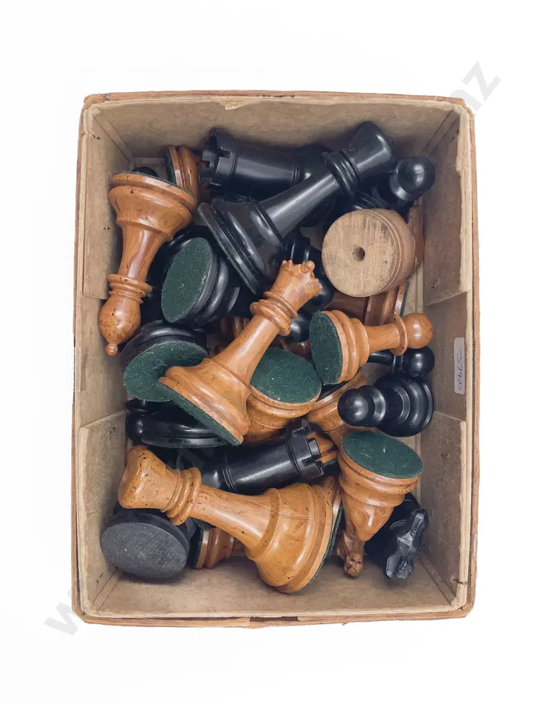 Vintage Chess Set Image 1++