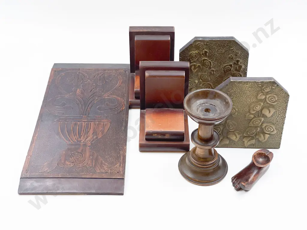 Small Quantity of Assorted Woodware Including Bookends Image 1++