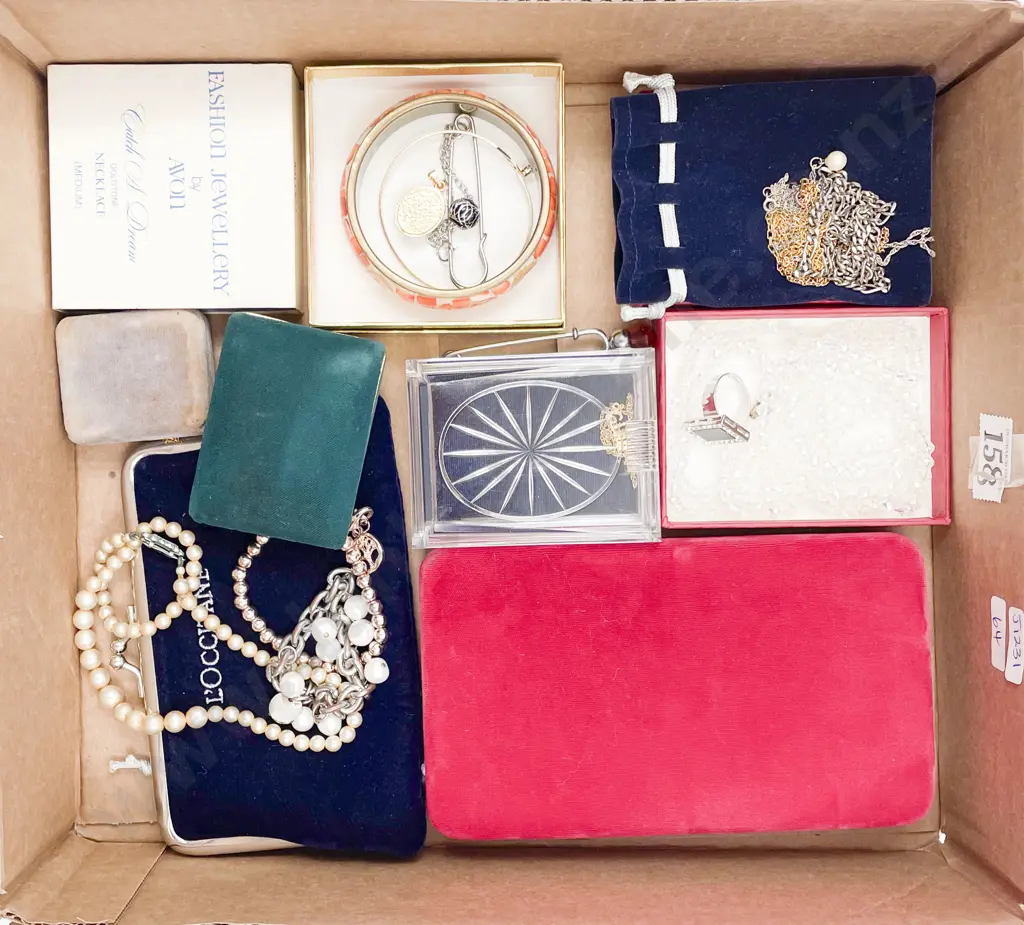 Qty Assorted Costume Jewellery Image 1++