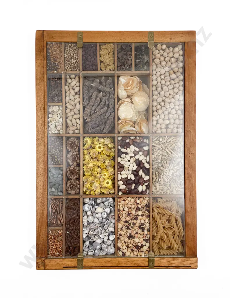 Vintage Decorative Display Image 1++