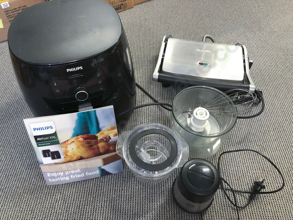 Box of Assorted Kitchen Appliances etc Image 1++