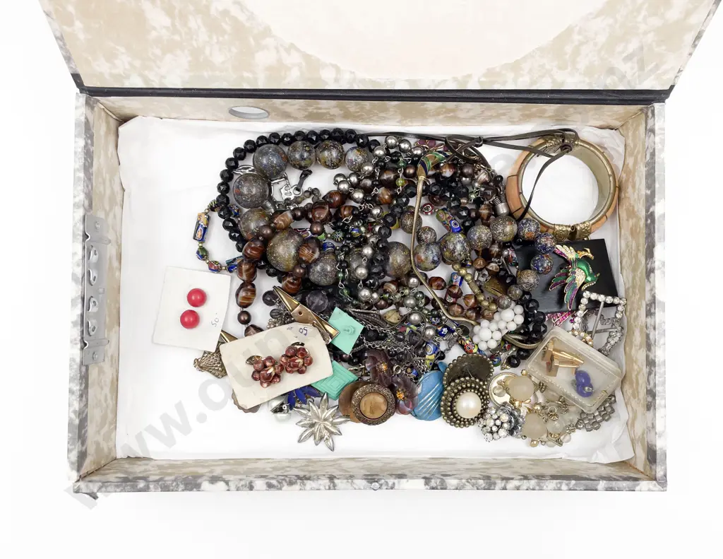 Quantity of Assorted Costume Jewellery Image 1++